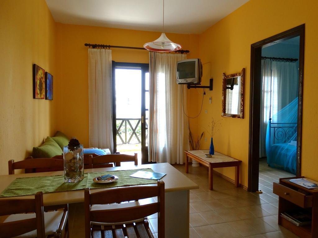 Apartments Karpetis A Green Paradise Psakoudia Exterior foto