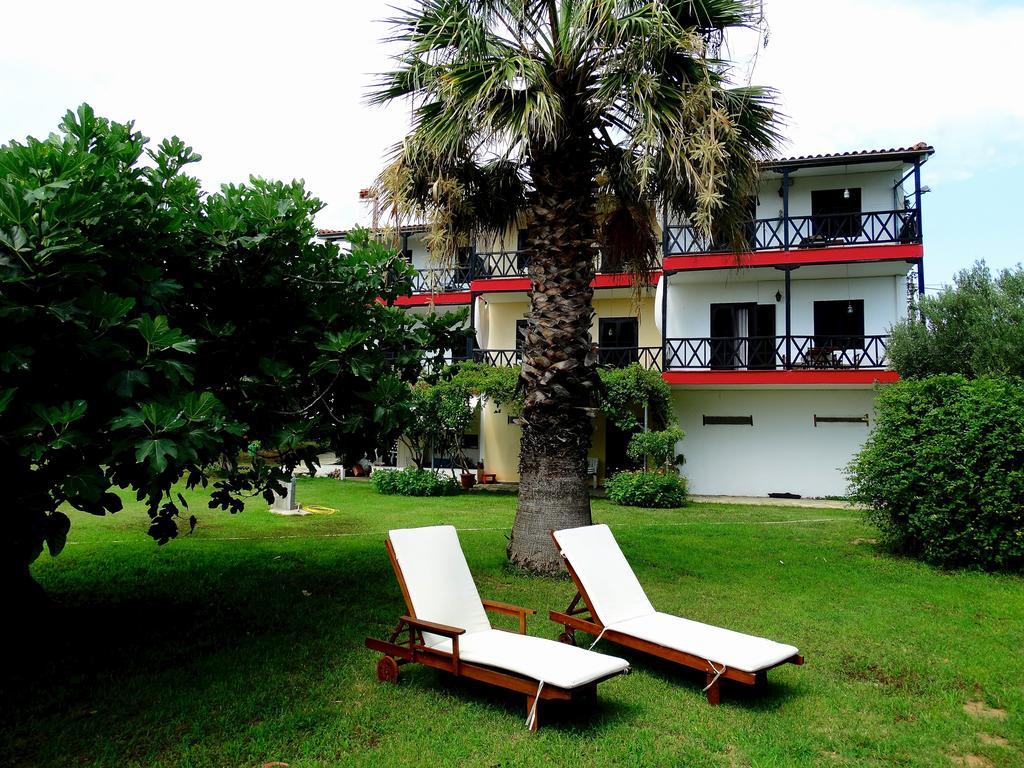 Apartments Karpetis A Green Paradise Psakoudia Habitación foto