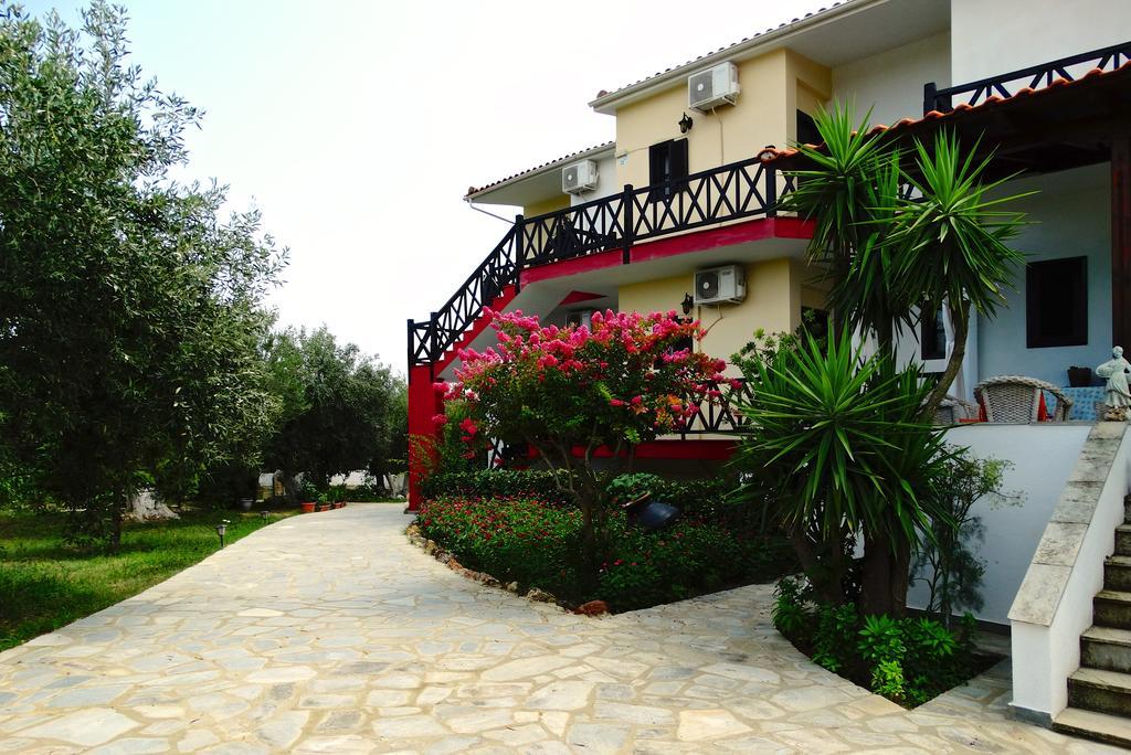 Apartments Karpetis A Green Paradise Psakoudia Habitación foto